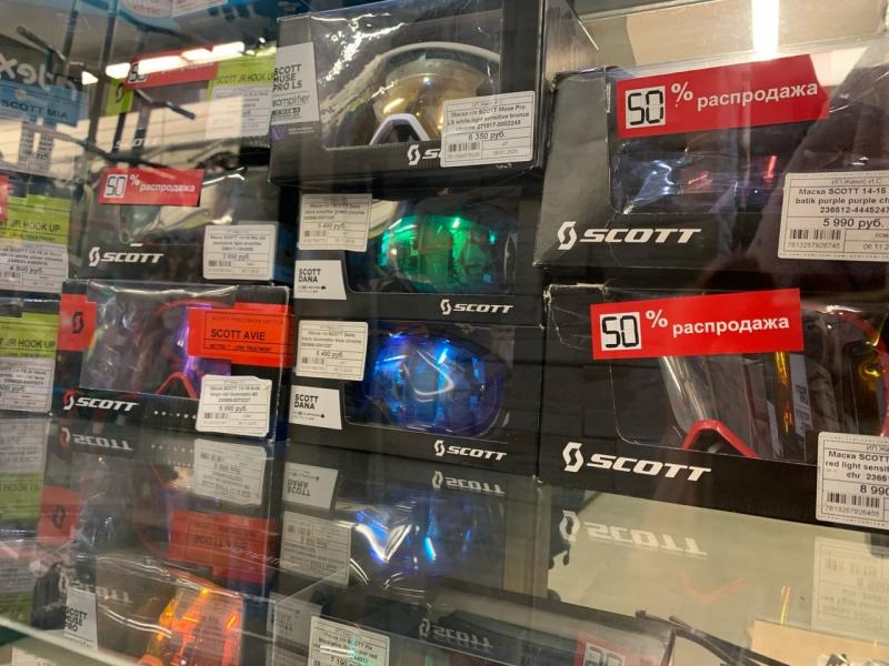 Шлемы и маски уже в предвкушении снежных приключений